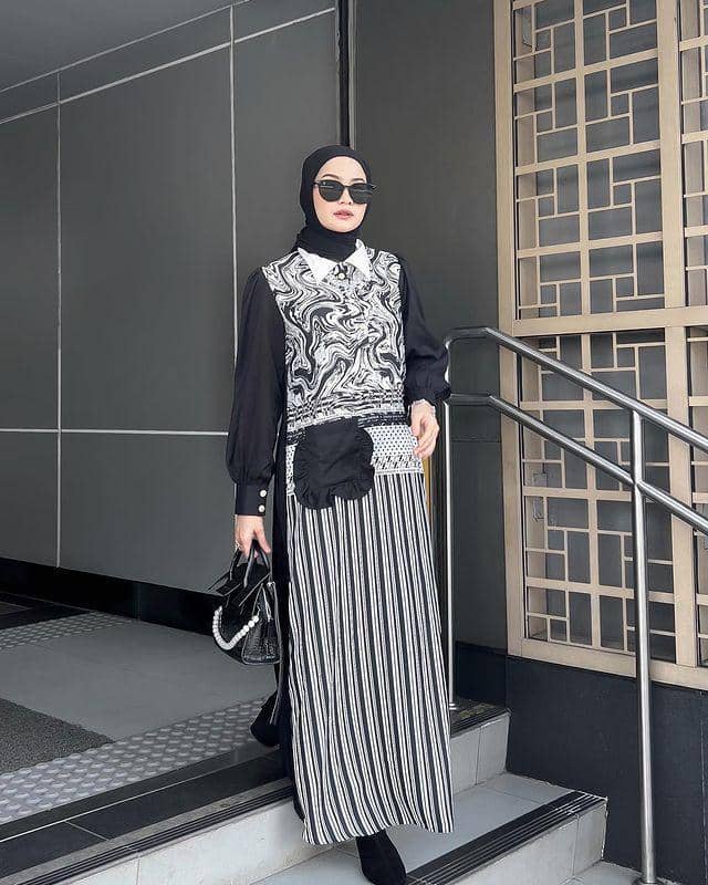 Dress motif monokrom (Instagram.com/kusumanggi)