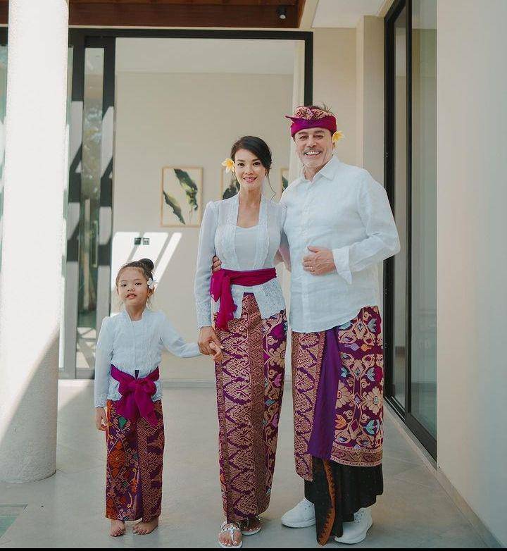 Melaspas di rumah Farah Quinn (Instagram.com/farahquinnofficial)