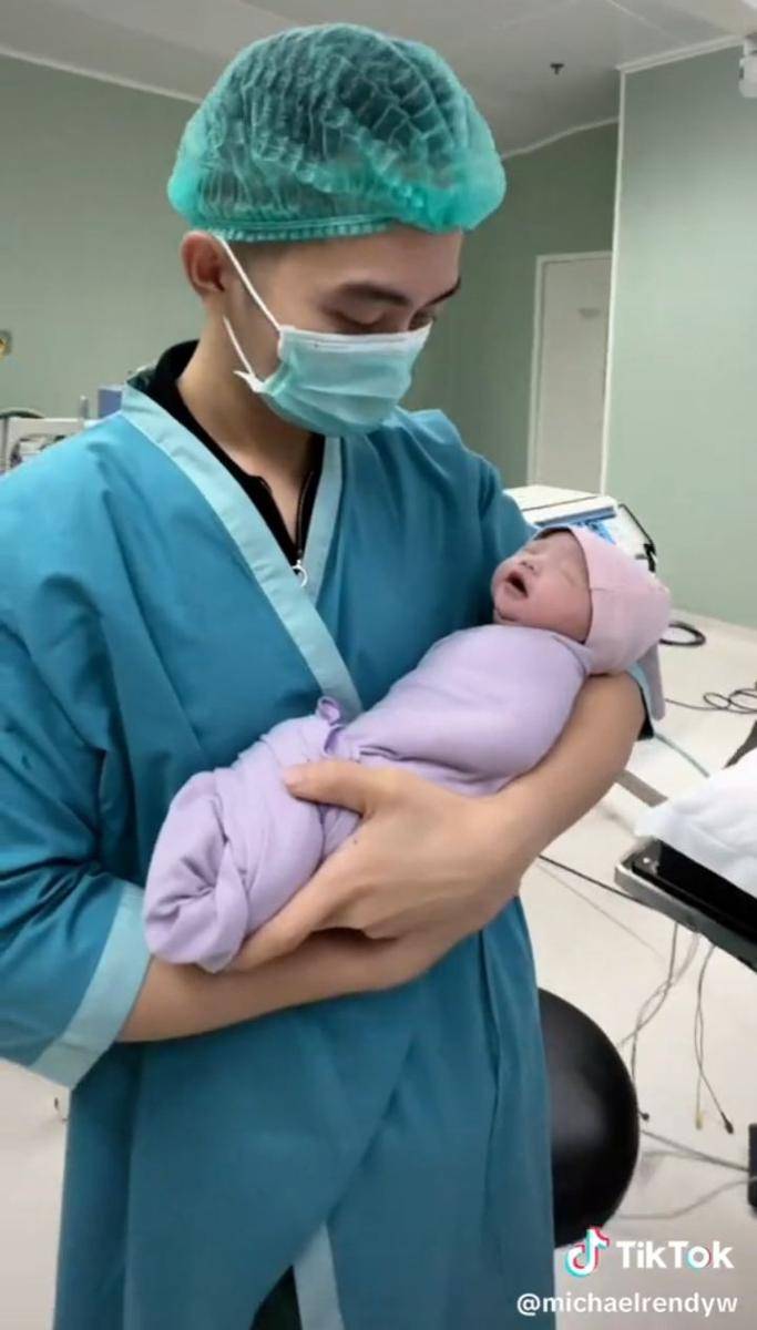 Istri Michael Rendy Melahirkan (Tiktok.com/michaelrendyw)