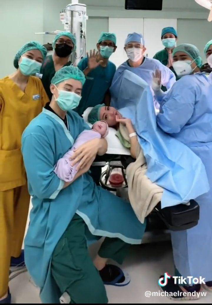 Istri Michael Rendy Melahirkan (Tiktok.com/michaelrendyw)