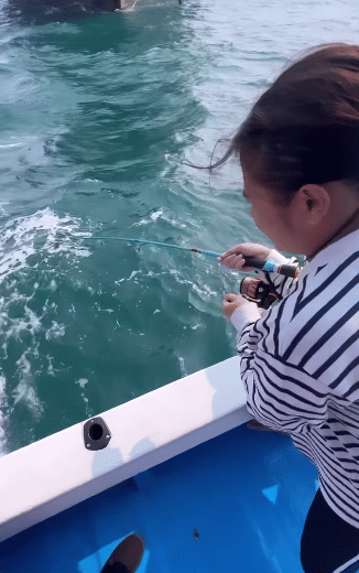 potret Prilly Latuconsina mancing di tengah laut (instagram.com/prillylatuconsina96)