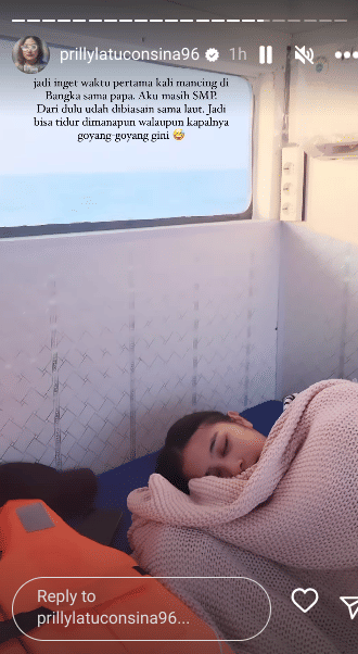 potret Prilly Latuconsina mancing di tengah laut (instagram.com/prillylatuconsina96)