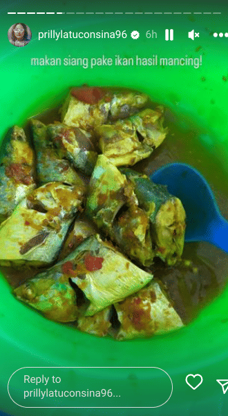 potret Prilly Latuconsina mancing di tengah laut (instagram.com/prillylatuconsina96)