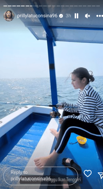 potret Prilly Latuconsina mancing di tengah laut (instagram.com/prillylatuconsina96)