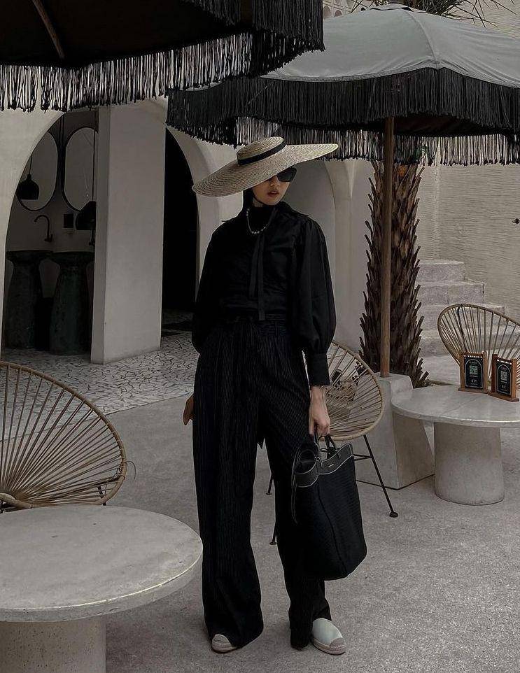 Styling topi pantai (instagram.com/s.nvta)