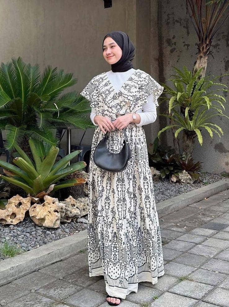 Dress motif monokrom (instagram.com/inikiranaaa_)