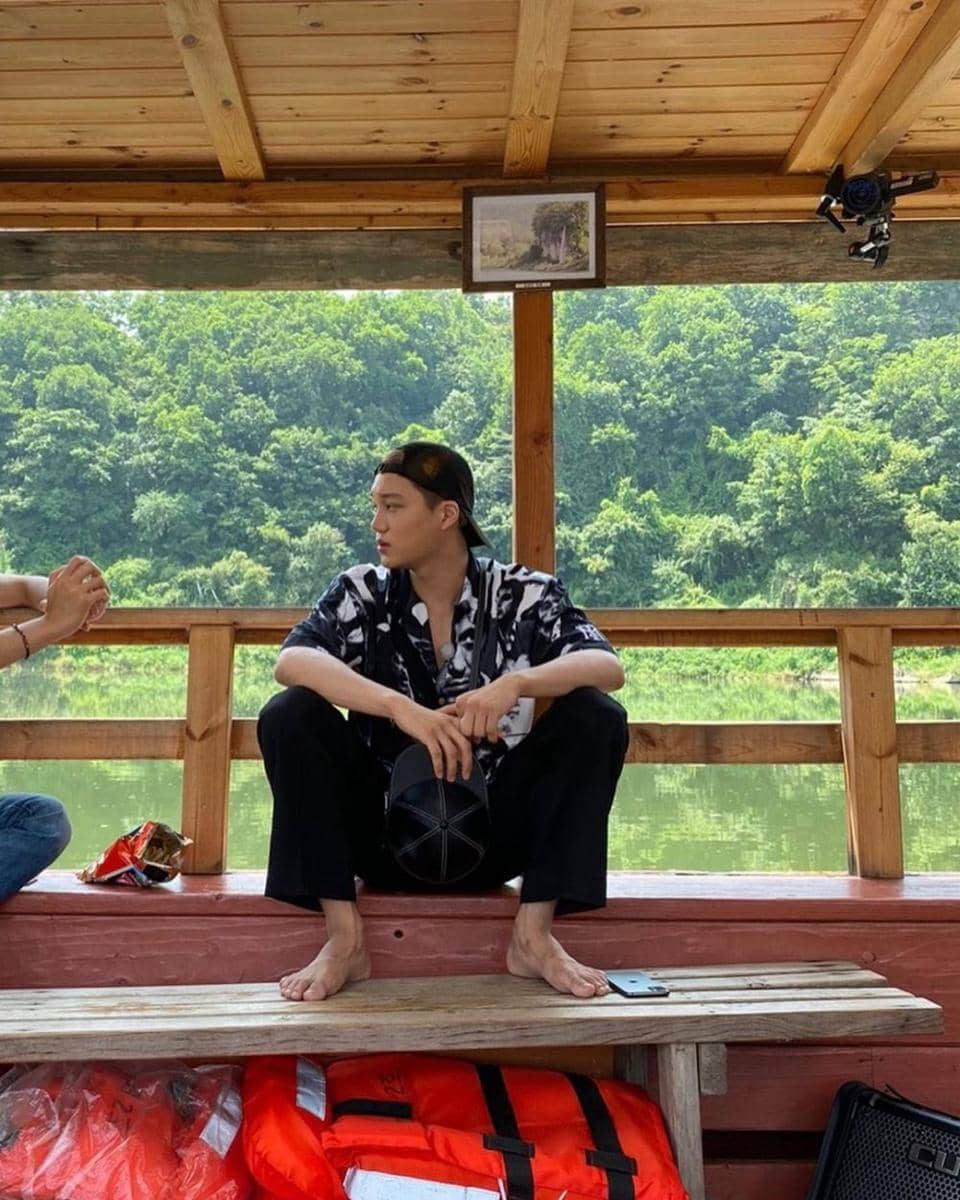 inspirasi outfit santai ala Kai EXO (instagram.com/zkdlin)