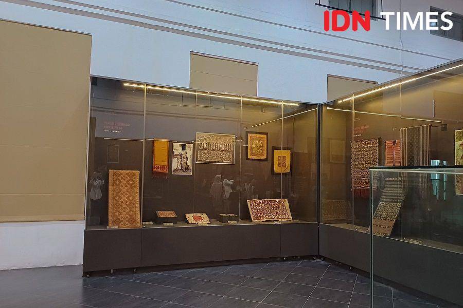 Koleksi benda bersejarah di Museum Nasional, Jakarta (IDN Times/Dhiya Awlia Azzahra)