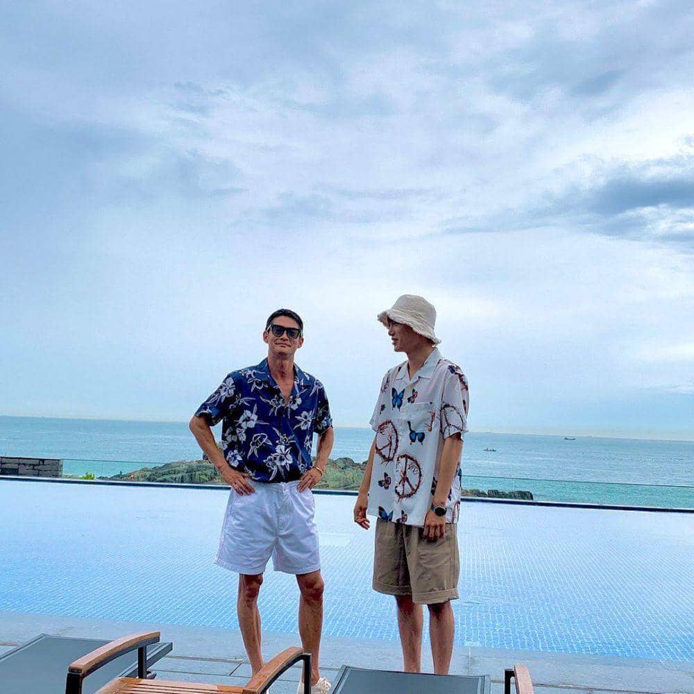 inspirasi outfit santai ala Kai EXO (instagram.com/zkdlin)