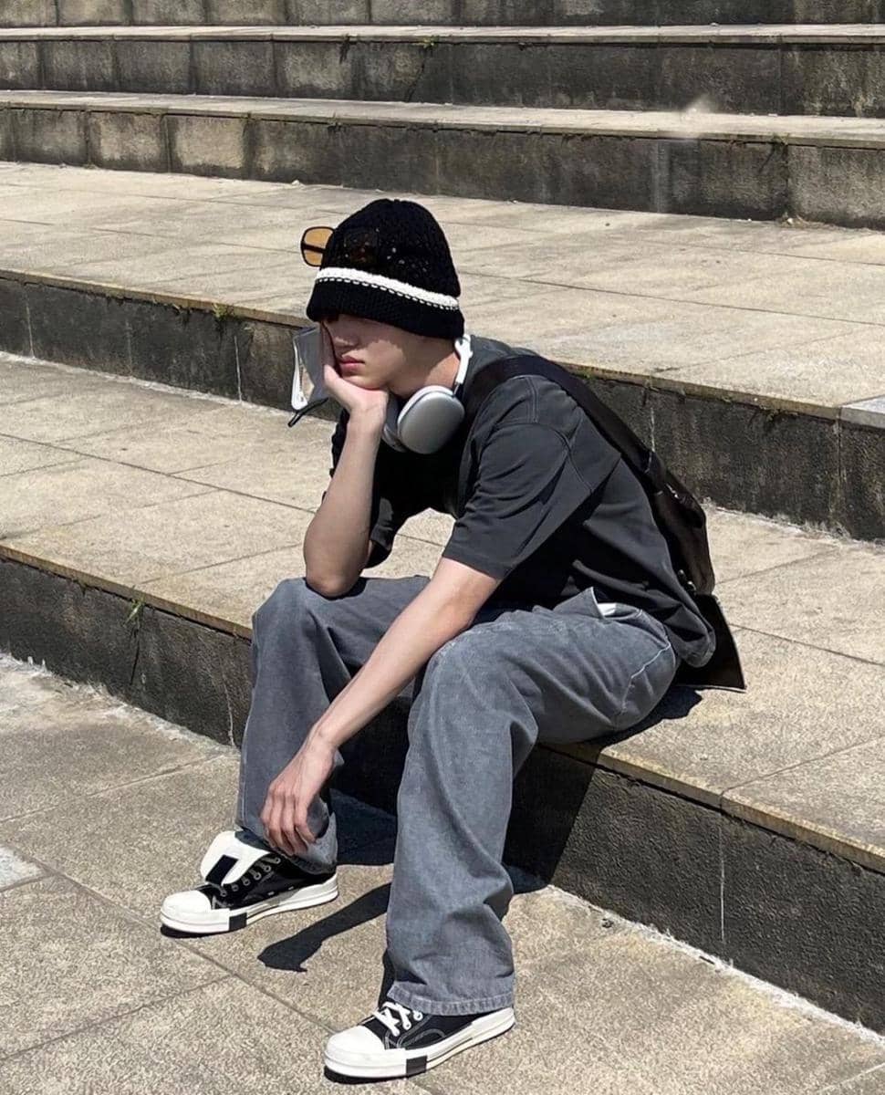 inspirasi outfit santai ala Kai EXO (instagram.com/zkdlin)