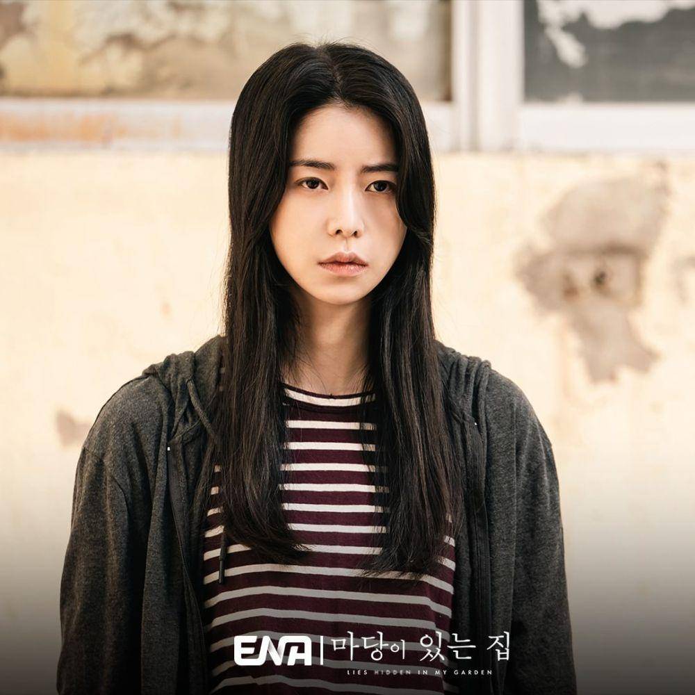 Lim Ji Yeon di Lies Hidden in My Garden (instagram.com/channel.ena.d)