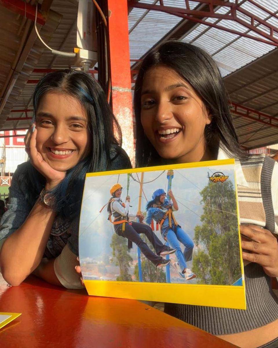 Potret persahabatan Sumbul Touqeer dan Ulka Gupta (instagram.com/sumbul_touqeer)