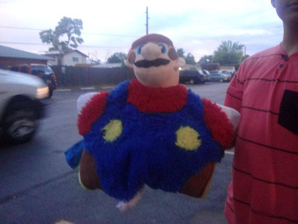 potret benda Super Mario Bros. desain nyeleneh (reddit.com/user/TFE399N2)