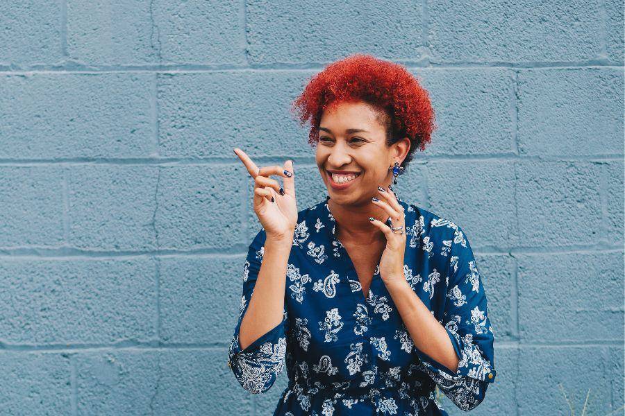 perempuan dengan rambut merah (unsplash.com/Eye of Ebony)