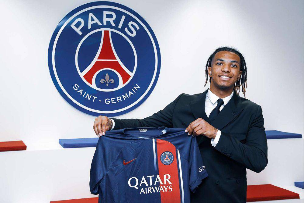 Cher Ndour resmi diperkenalkan sebagai pemain baru PSG (psg.fr)
