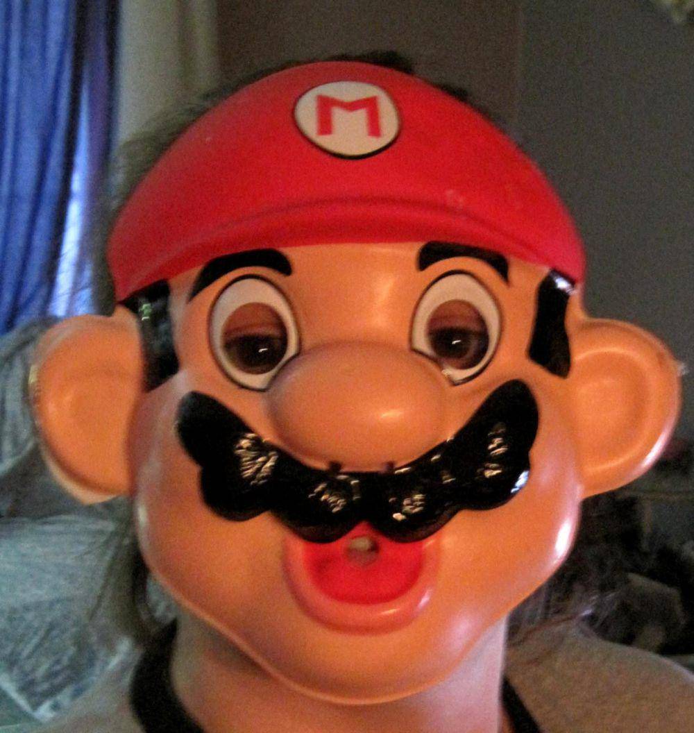 potret benda Super Mario Bros. desain nyeleneh (reddit.com/user/Beautiful_Fishing569)