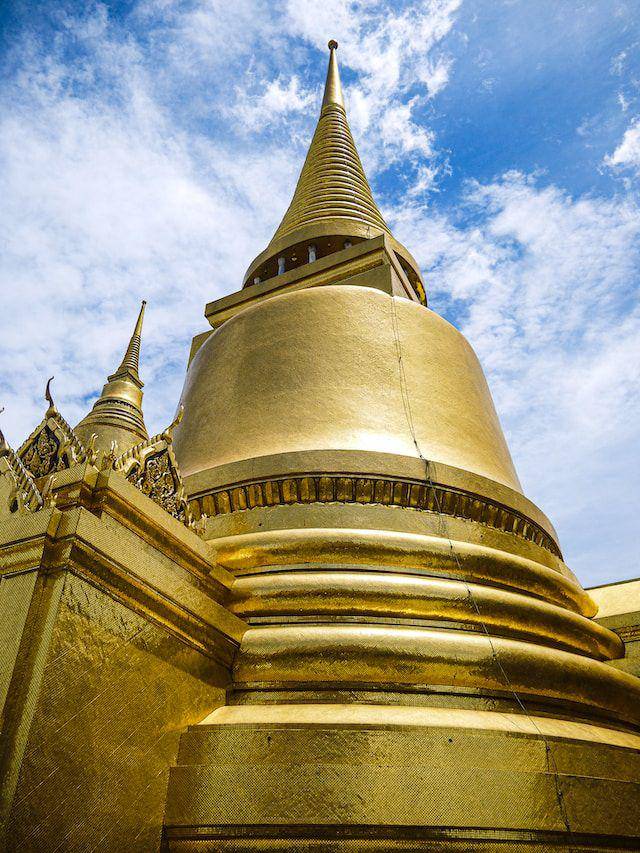 ilustrasi bangunan stupa (unsplash.com/AXP Photography)