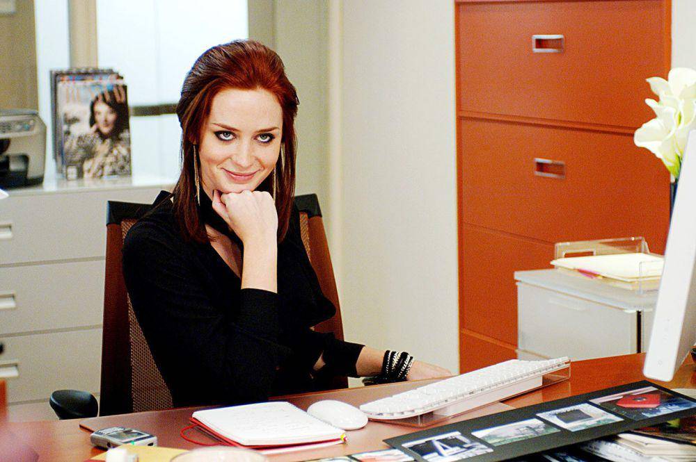 Emily Blunt dalam The Devil Wears Prada (twitter.com/enews)