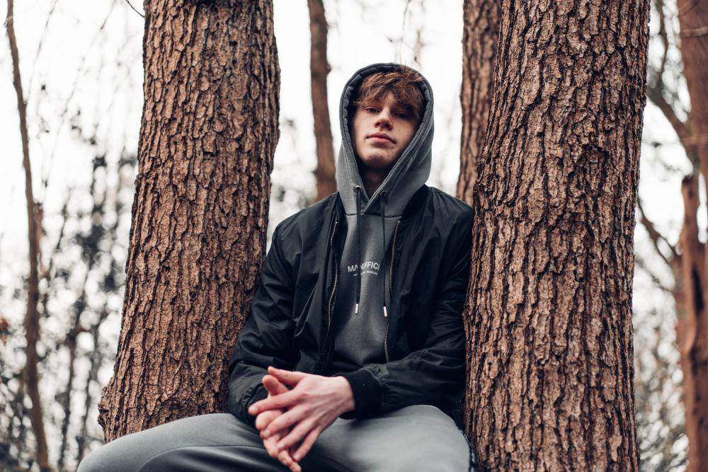 Fashion Item untuk Gaya Sporty (unsplash.com/Dan Senior)