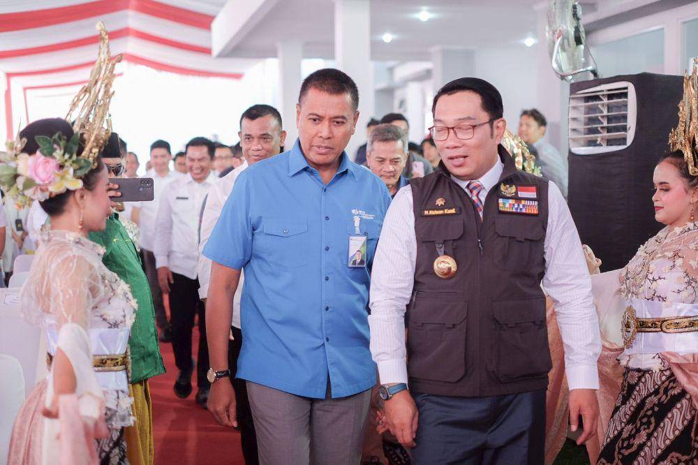 Direktur Utama BPJS Ketenagakerjaan Anggoro Eko Cahyo dan Gubernur Jawa Barat Ridwan Kamil (Dok. BPJS Ketenagakerjaan)