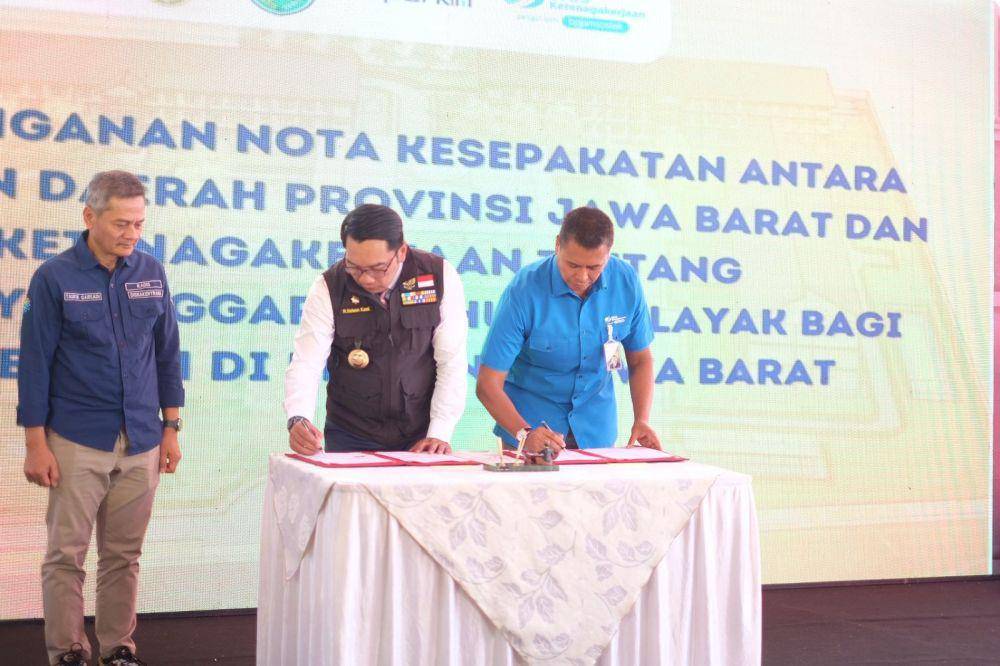 Penandatanganan MOU BPJS Ketenagakerjaan dan Provinsi Jawa Barat (Jabar) untuk mendirikan Griya Pekerja (Dok. BPJS Ketenagakerjaan)