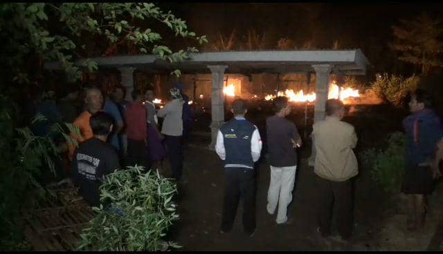Penyelamatan Dramatis ODGJ Terjebak dalam Rumah Terbakar di Ngawi