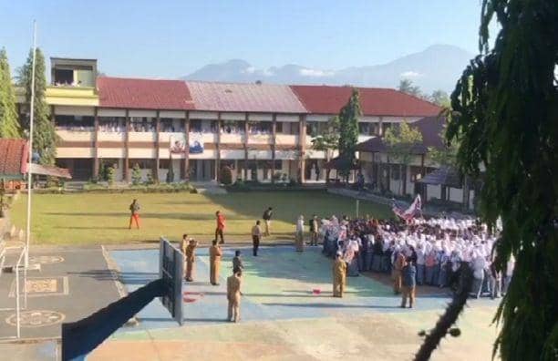Ratusan Siswa SMAN 1 Masbagik Lotim Gelar Aksi Demo di Sekolahnya
