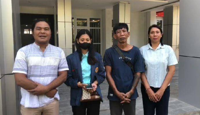 Mahasiswa KKN Unram yang viral akibat ucapannya menyampaikan permohonan maaf. (dok. IDN Times/Muhammad Nasir)