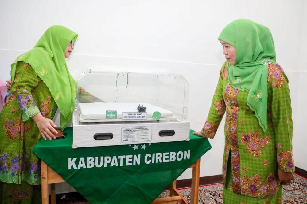 Khofifah Mulai Bergerak dengan 'Seragam' Muslimat NU