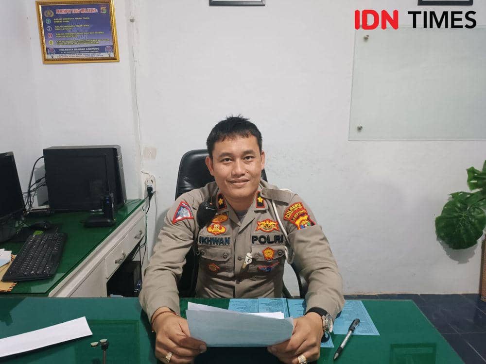Kasatlantas Polresta Bandar Lampung, Kompol Ikhwan Syukuri saat diwawancarai awak media, Senin (24/7/2023). (IDN Times/Tama Yudha Wiguna).