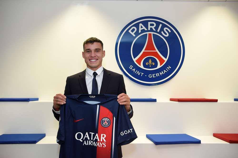 Manuel Ugarte resmi diperkenalkan sebagai pemain baru PSG (psg.fr)