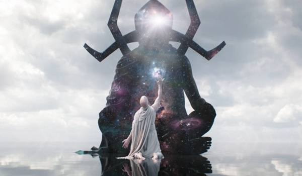 Gorr memohon permintaan dihadapan Eternity (dok. Marvel Studios/Thor: Love and Thunder)