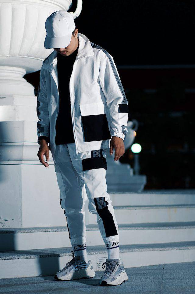 Jogger Pants (unsplash.com/Napat Saeng)
