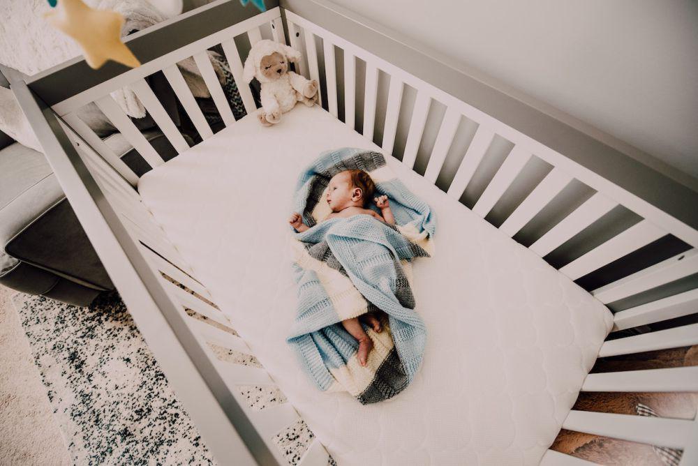 5 Hal yang Pantang Dilakukan saat Bayi Tidur, Berbahaya!