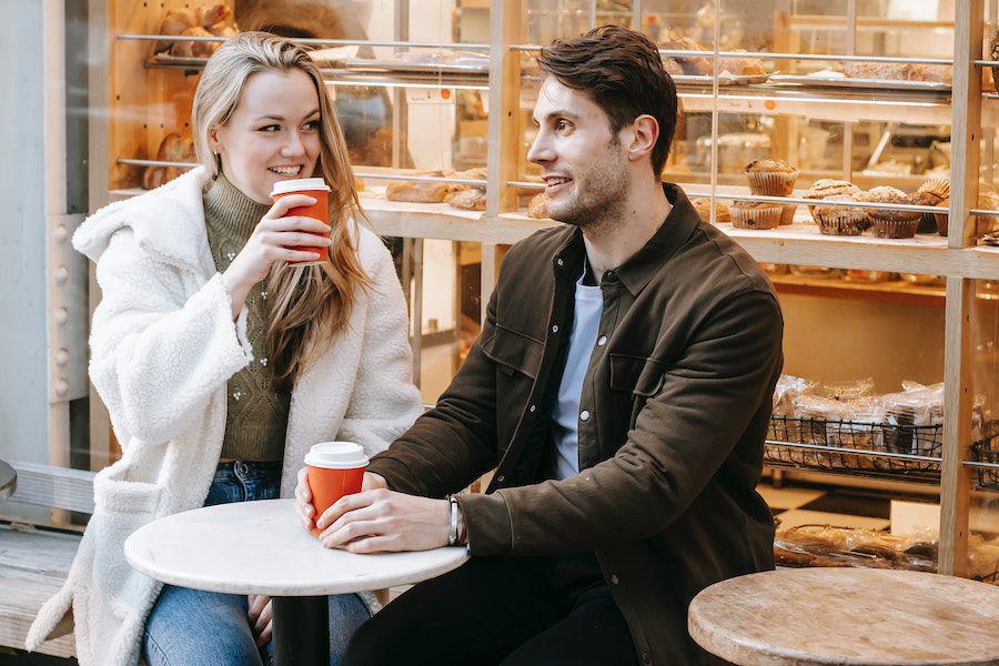 5 Cara Membangun Emotional Attraction dengan Seseorang, Terapkan!