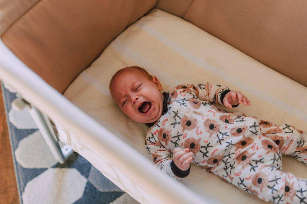 ilustrasi bayi menangis saat tidur (pexels.com/RDNE Stock project)