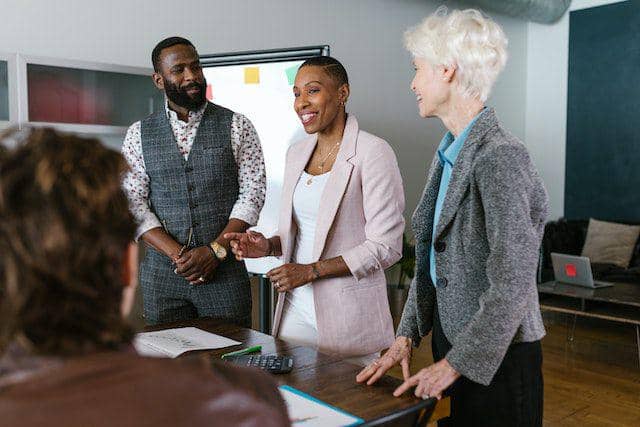ilustrasi menyikapi perbedaan mindset (pexels.com/RDNE Stock Project)