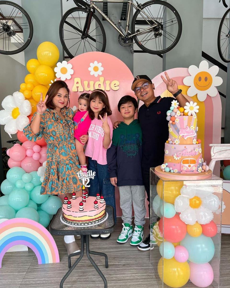 9 Potret Perayaan Ultah Audie Anak Sulung Wendy Cagur, Sewa Bioskop!
