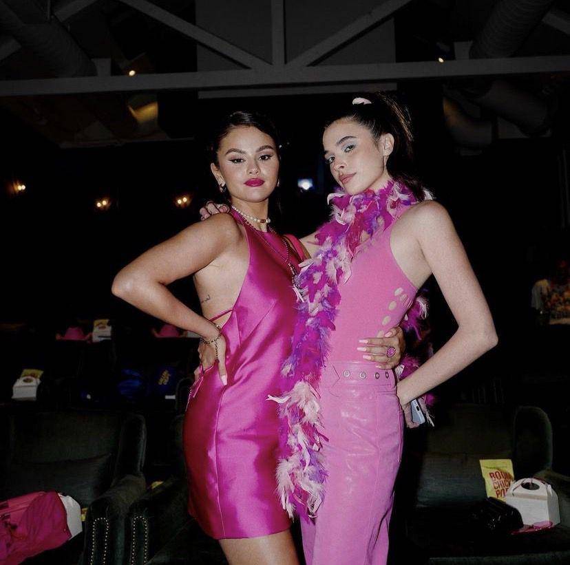 potret Selena Gomez dan teman nonton film Barbie (instagram.com/connarfranklin)