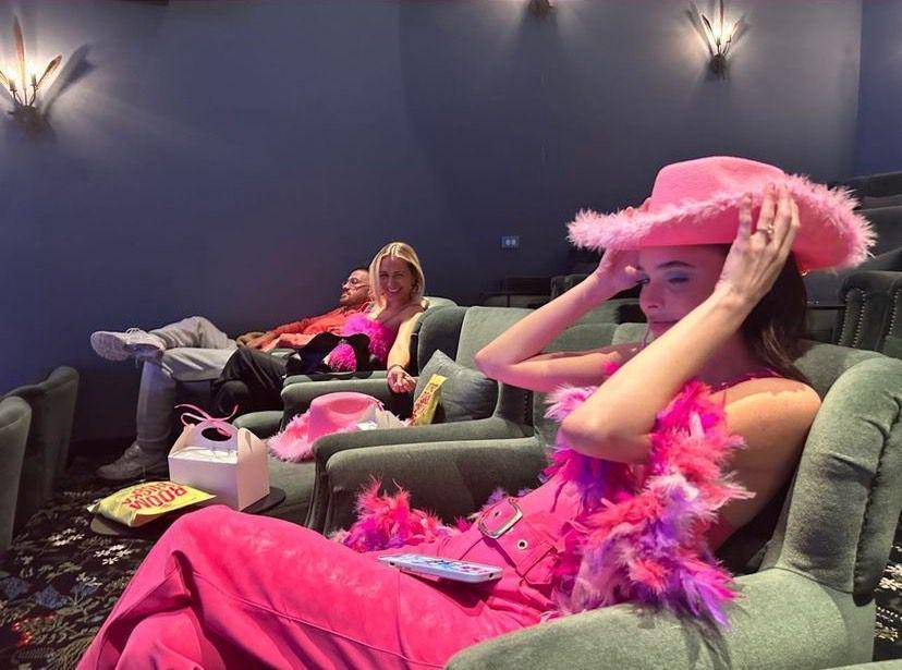 potret Selena Gomez dan teman nonton film Barbie (instagram.com/selenagomez)