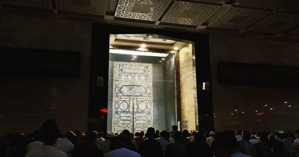 Suasana qiyamul lain saat bulan Ramadan di Masjid Namira Lamongan. Instagram/masjidnamira