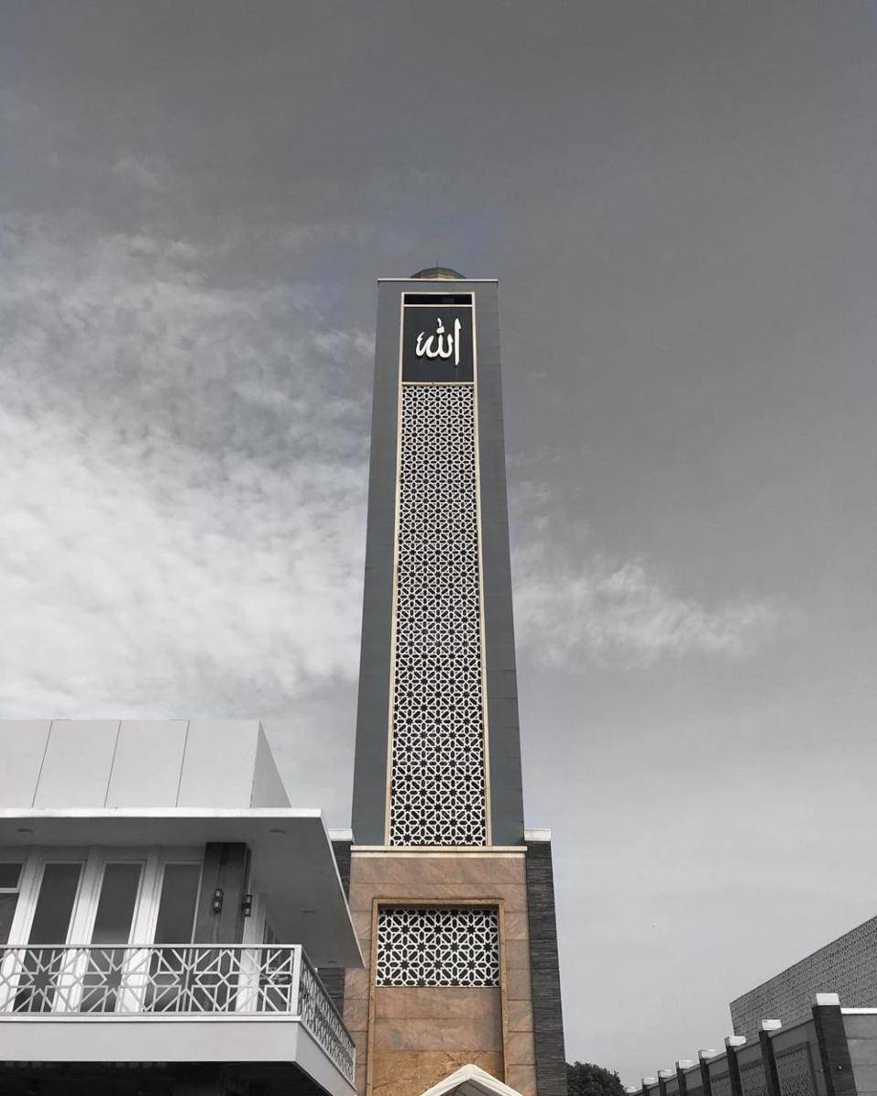 Menara masjid Namira Lamongan. Instagram/alf.moslem