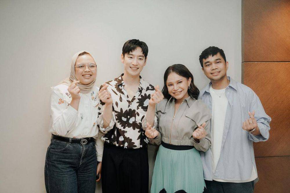 potret Rossa dan Lee Je Hoon beserta fans lainnya (instagram.com/itsrossa910)