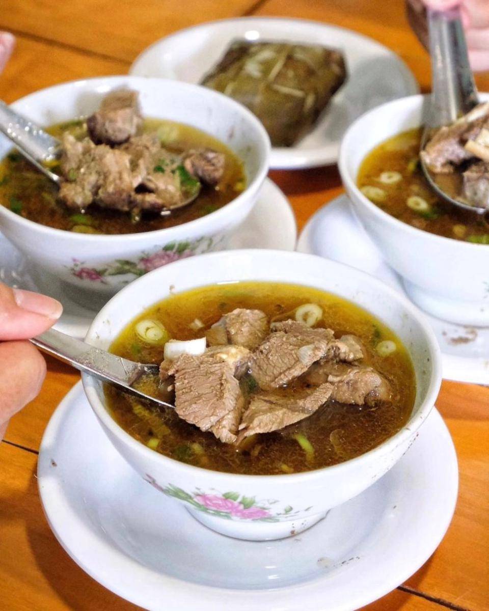 Aroma Coto Gagak khas Makassar. Instagram/aromacotogagak_sby