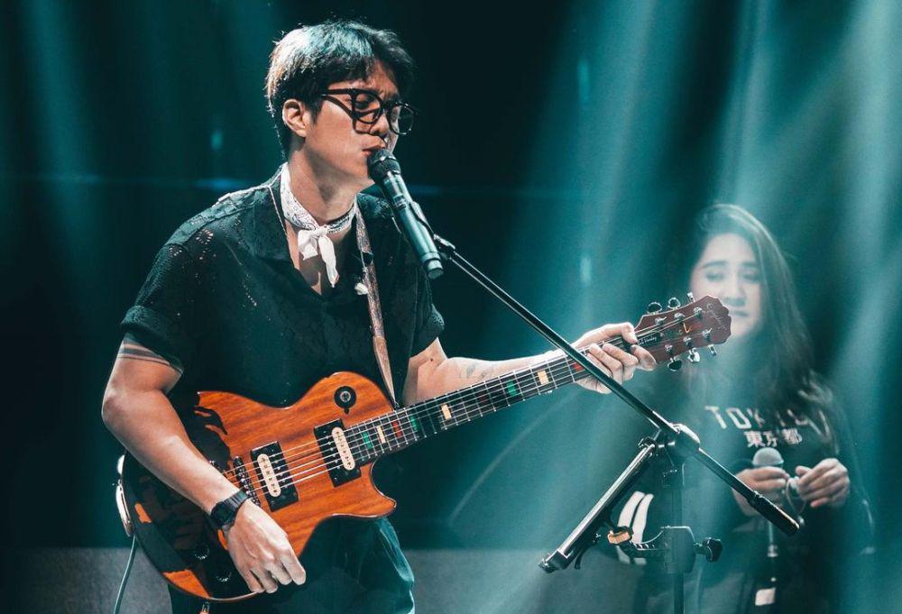 5 Film dan Series Dibintangi Dikta, Terbaru Bareng Prilly Latuconsina