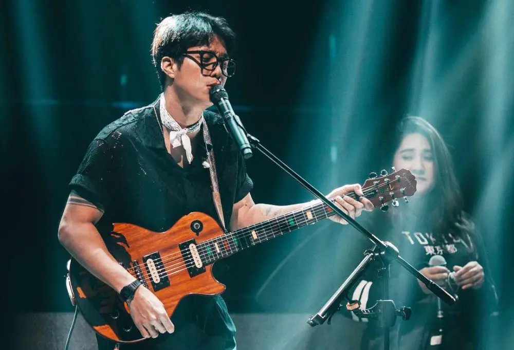 Borilar va kentavrlar porno video Suv oqimlari bilan BDSM