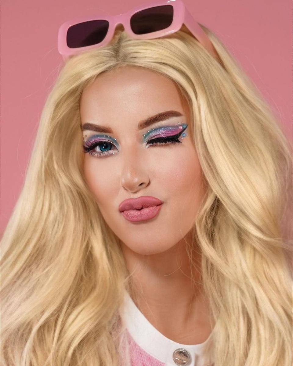 ide pink makeup look ala Tasya Farasya (instagram.com/tasyafarasya)
