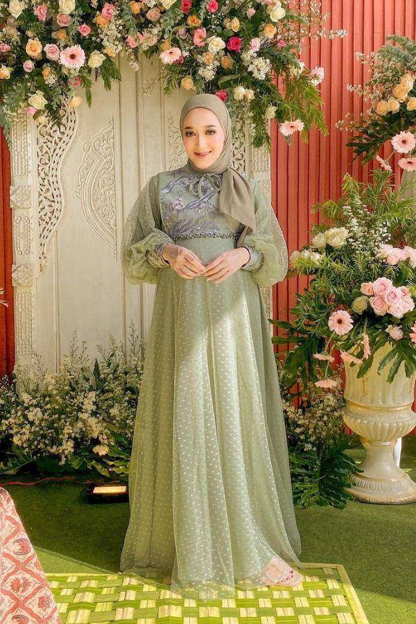 kebaya lengan puffy (instagram.com/seviqfebinita)