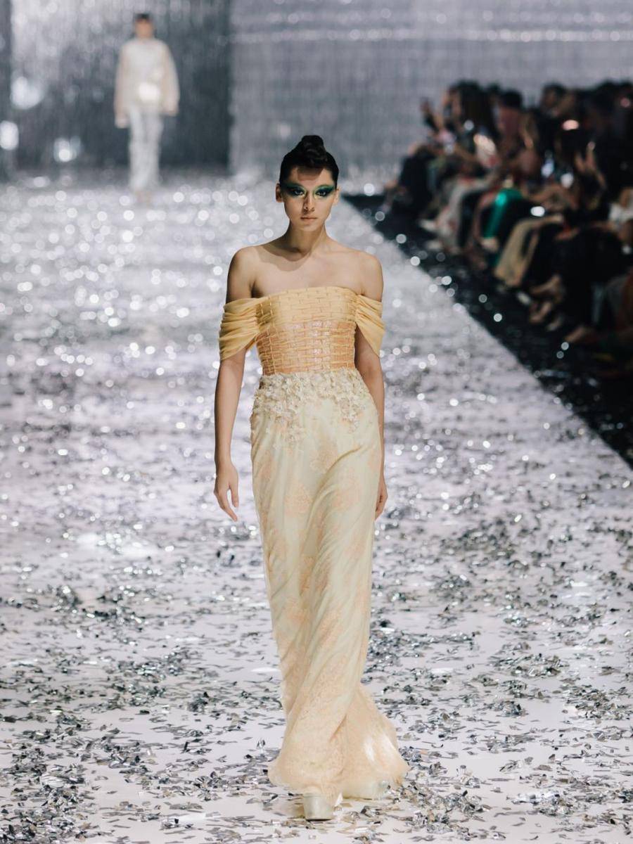Koleksi Parisian Style Berkonsep Café Society ala Didi Budiardjo dalam gelaran Mulia in Fashion 2023. 19 Juli 2023. (dok. Didi Budiardjo)