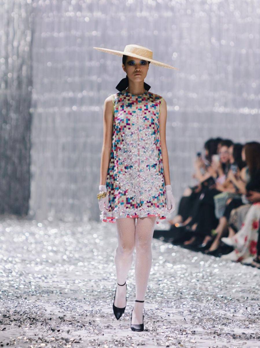 Koleksi Parisian Style Berkonsep Café Society ala Didi Budiardjo dalam gelaran Mulia in Fashion 2023. 19 Juli 2023. (dok. Didi Budiardjo)